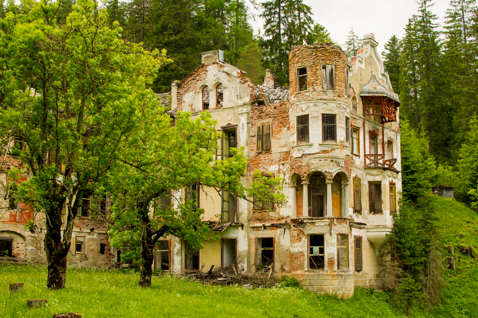Ruine Kurhotel Wildbad Innichen, Südtirol